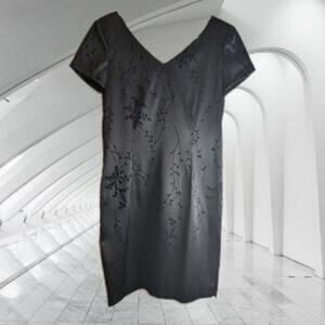 Donna Ricco 8 black short sleeve embroider pattern lightweight dress. Work, date